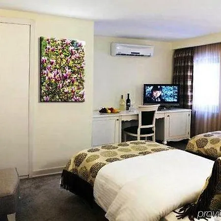 タキシム タウン ホテル 4*
